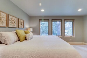 2 bedrooms, desk, iron/ironing board, free WiFi