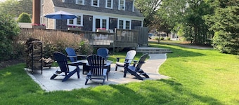 Cozy Cape near Chatham Center