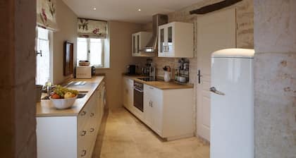Chez Hall – Le Coin. gorgeous, quality 1bdr/1bth Cottage, Meursault centre