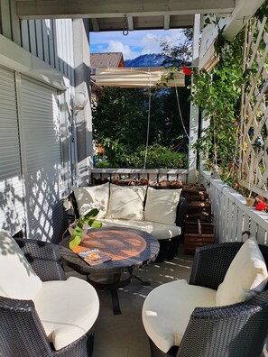 Terrace/patio - Romantic vacation in 2.5 room apartment, wonderful garden with mountain view (Altach)