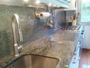 Fridge, oven, stovetop, dishwasher - House / Villa - Sète (Sète)