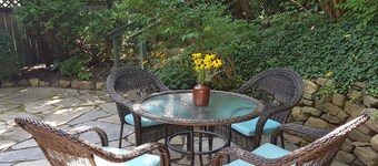 Alexander Mckee House - Best location in Old Town, Niagara-On-The-Lake!