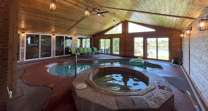 Waterfront Escape with Indoor Cedar Pool & Hot Tub-Chesapeake Bay Retreat