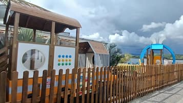 室外兒童遊樂區