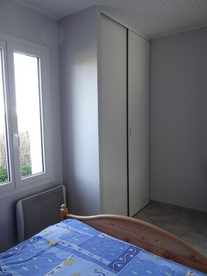 2 bedrooms, iron/ironing board