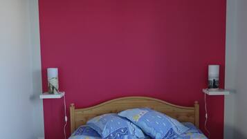 2 chambres, fer et planche Ă  repasser