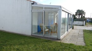 Outdoor dining - HOLIDAY RENTALS ON THE ISLAND OF NOIRMOUTIER 5 / P (Vendée)