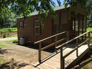 Terrace/patio - CREEKSIDE CABINS  - CHIPMUNK (Bryson City)