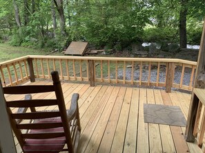 Terrace/patio - CREEKSIDE CABINS  - CHIPMUNK (Bryson City)