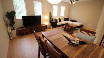 Ferienhaus (HV-6) | Wohnbereich | Flachbildfernseher