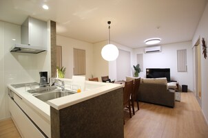 HV-5 | Living area | Flat-screen TV