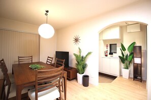Casa (HV-2) | Interior