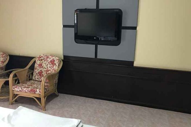 Una scrivania, Wi-Fi gratuito