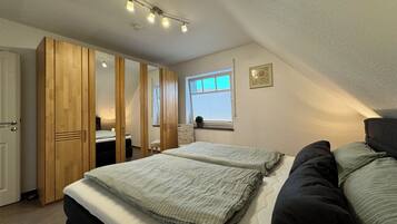 3 Schlafzimmer, Zimmersafe, Bügeleisen/Bügelbrett, Reisekinderbett