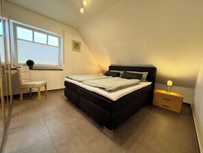 3 quartos, cofres nos quartos, ferros/tábuas de passar roupa