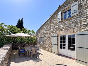 Outdoor dining - Ardèche vacation home in a quiet location (Le Garn)