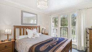 3 bedrooms, internet, bed sheets