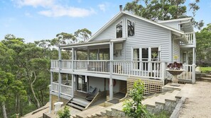 Exterior - THE Treehouse (Lorne)