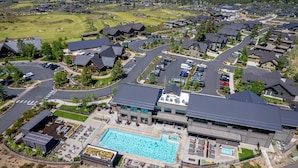 An aerial view of a residential area with modern houses, a swimming pool, and a golf course in the background. - SUNNY VACAY ~ 24-hr staff ~ south views ~ BBQ ~ 🐶 ~ hot tub ~ Bend  (Bend)