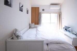 Standard Room 202 | Living room