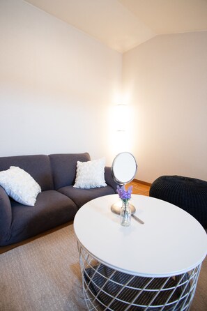 스탠다드룸 (202) | 거실 | 평면 TV