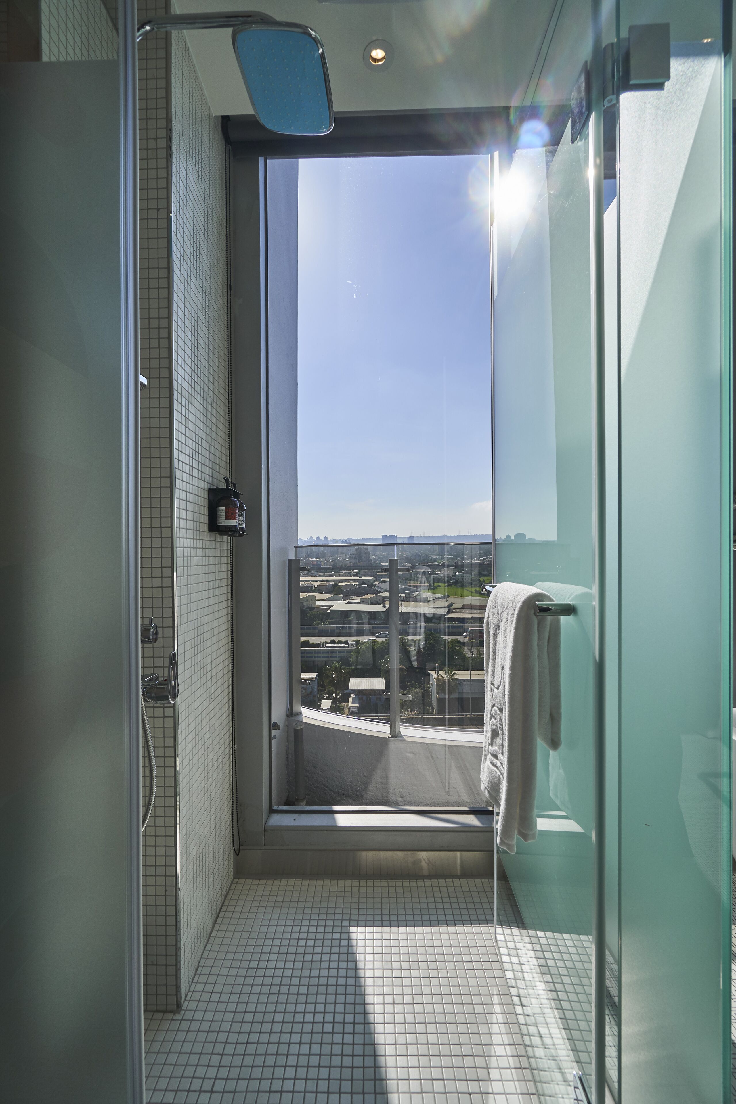 deluxe double room c | bathroom | shower, hydromassage showerhead, free toiletries, hair dryer