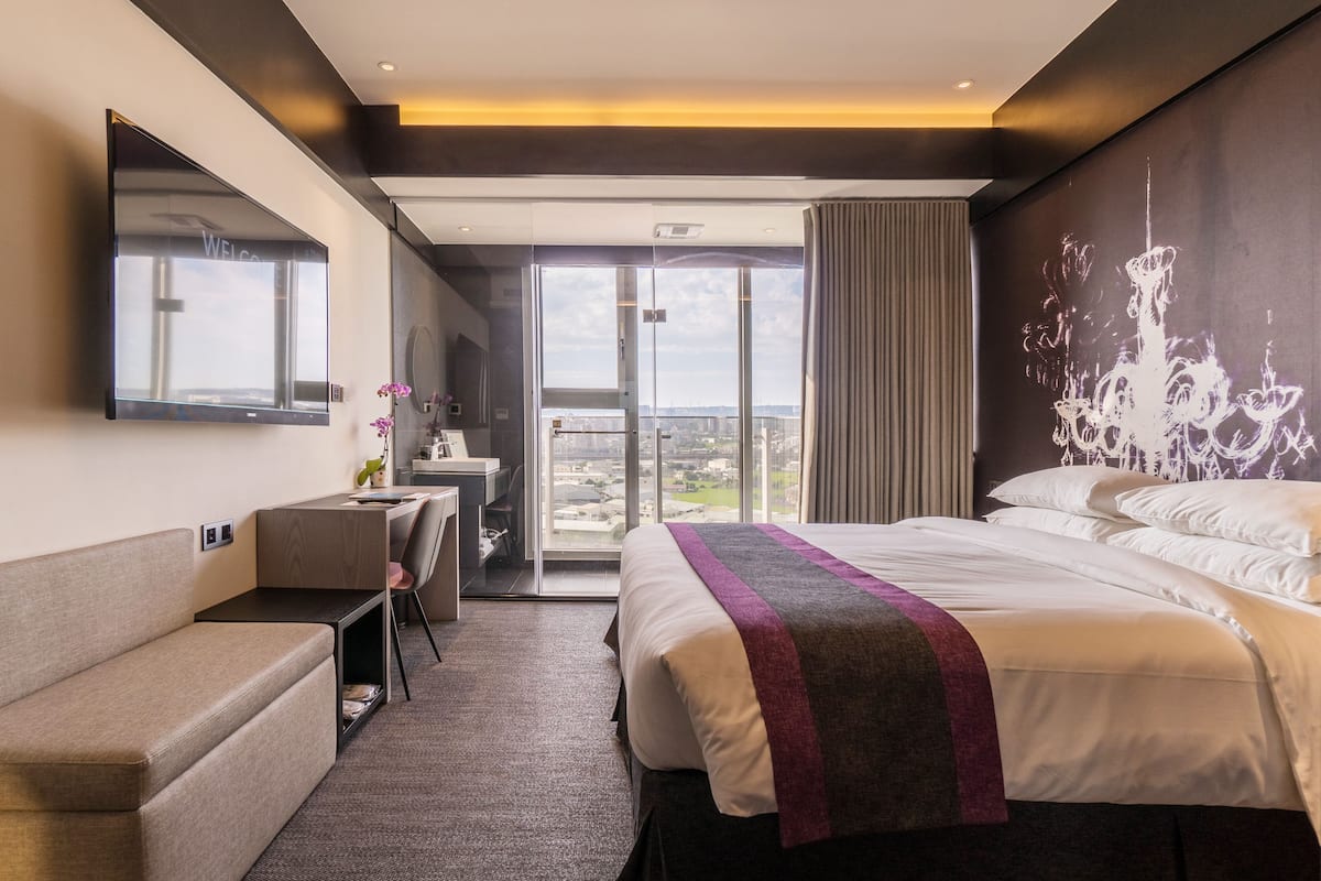Habitación doble Deluxe (B) | Ropa de cama de alta calidad y caja de seguridad en la habitación