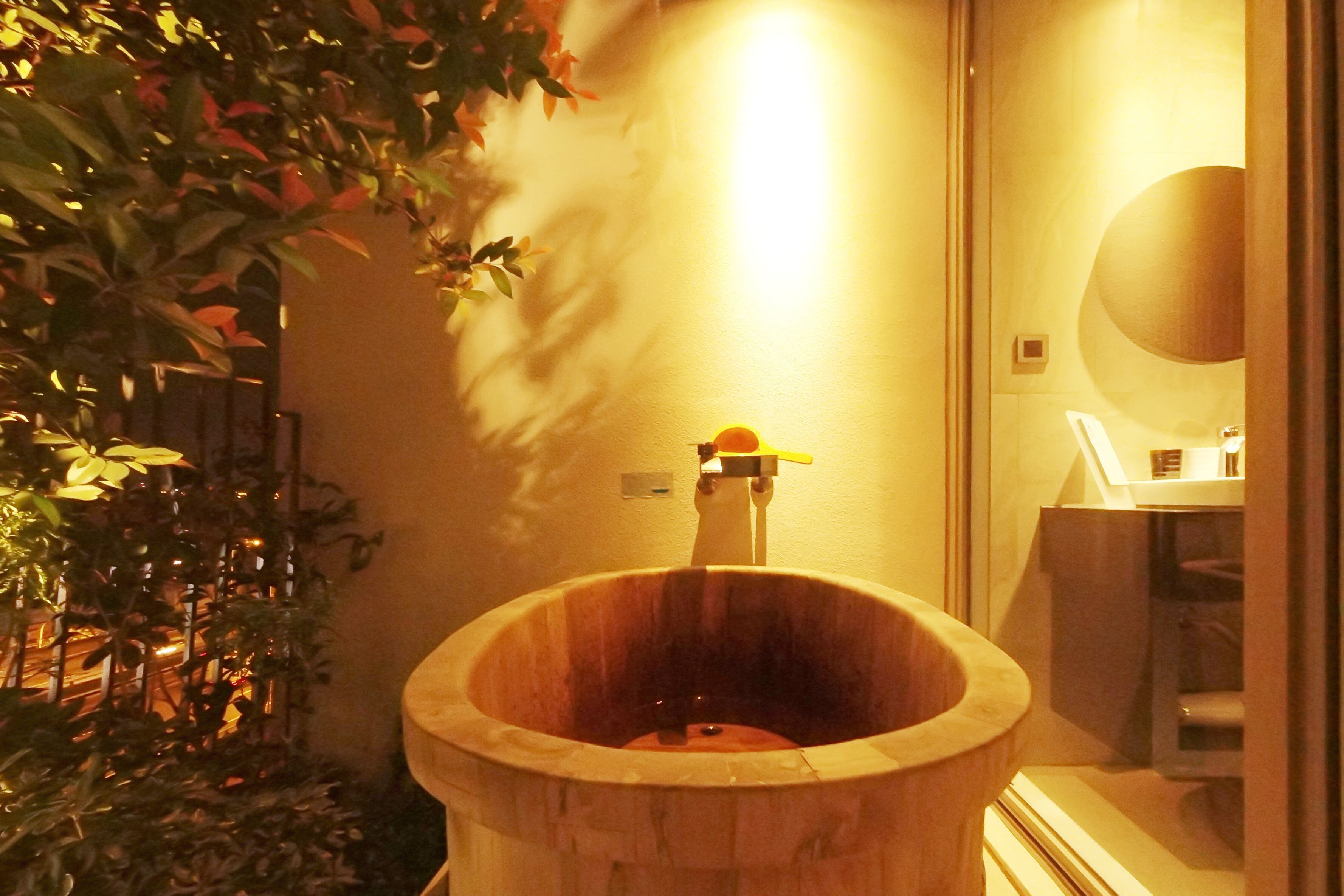 deluxe double room a | bathroom | shower, hydromassage showerhead, free toiletries, hair dryer