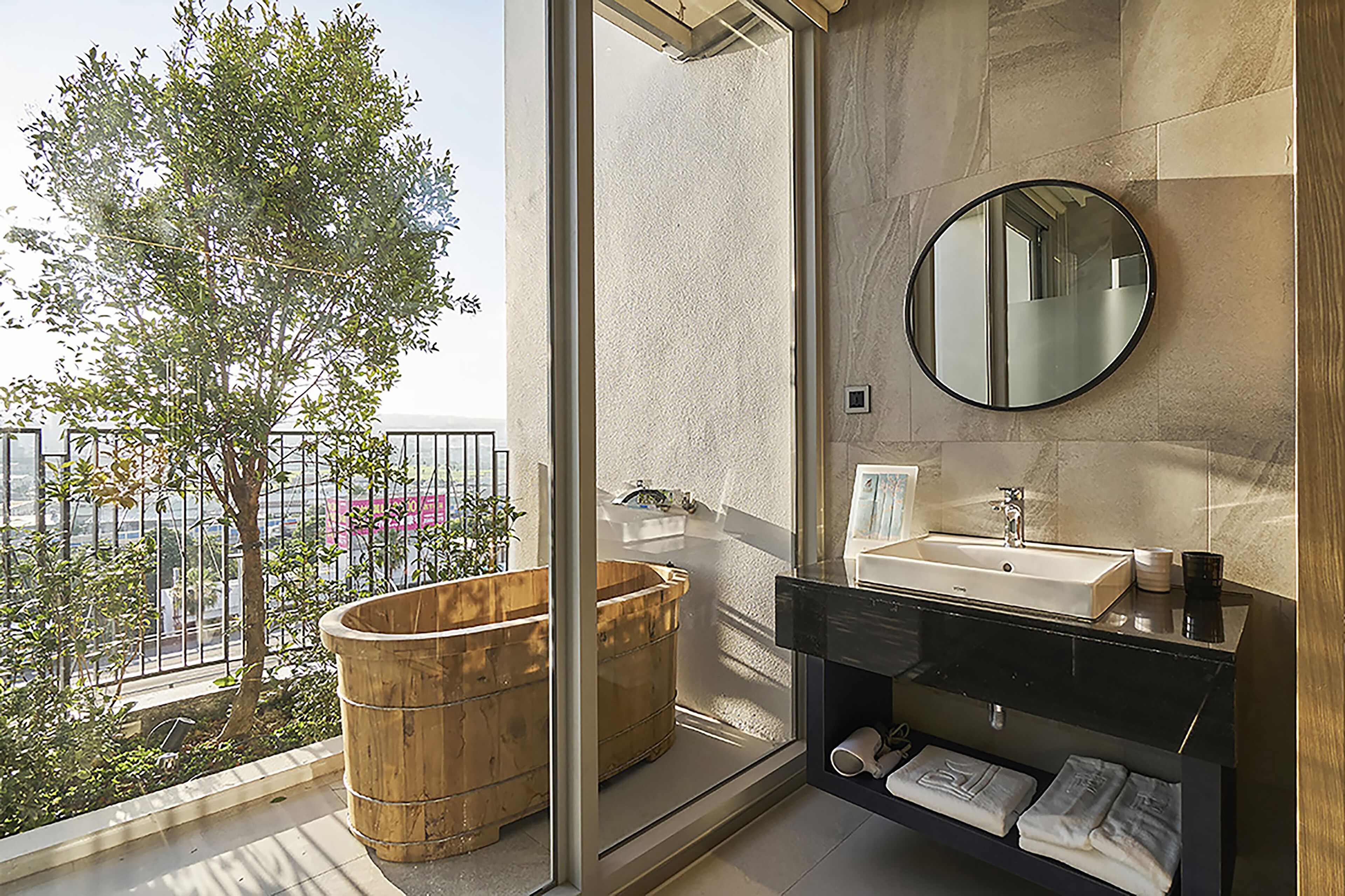 shower, hydromassage showerhead, free toiletries, hair dryer