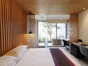 华丽双人房 (A) | 高档床上用品、客房内保险箱、办公桌、笔记本电脑工作区