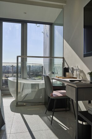 デラックス ダブルルーム (C) | 高級寝具、セーフティボックス (室内)、デスク、ノ��ートパソコン用作業スペース