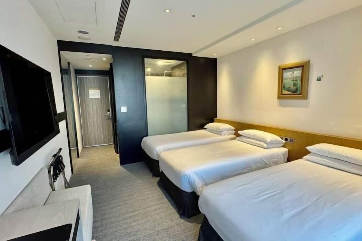 Premium bedding, in-room safe, desk, laptop workspace