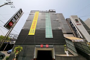 Front of property - Noble Hotel (Incheon)