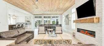 Oasis at Park Row|Easy Beach Access|Large Private Pool|Golf Cart