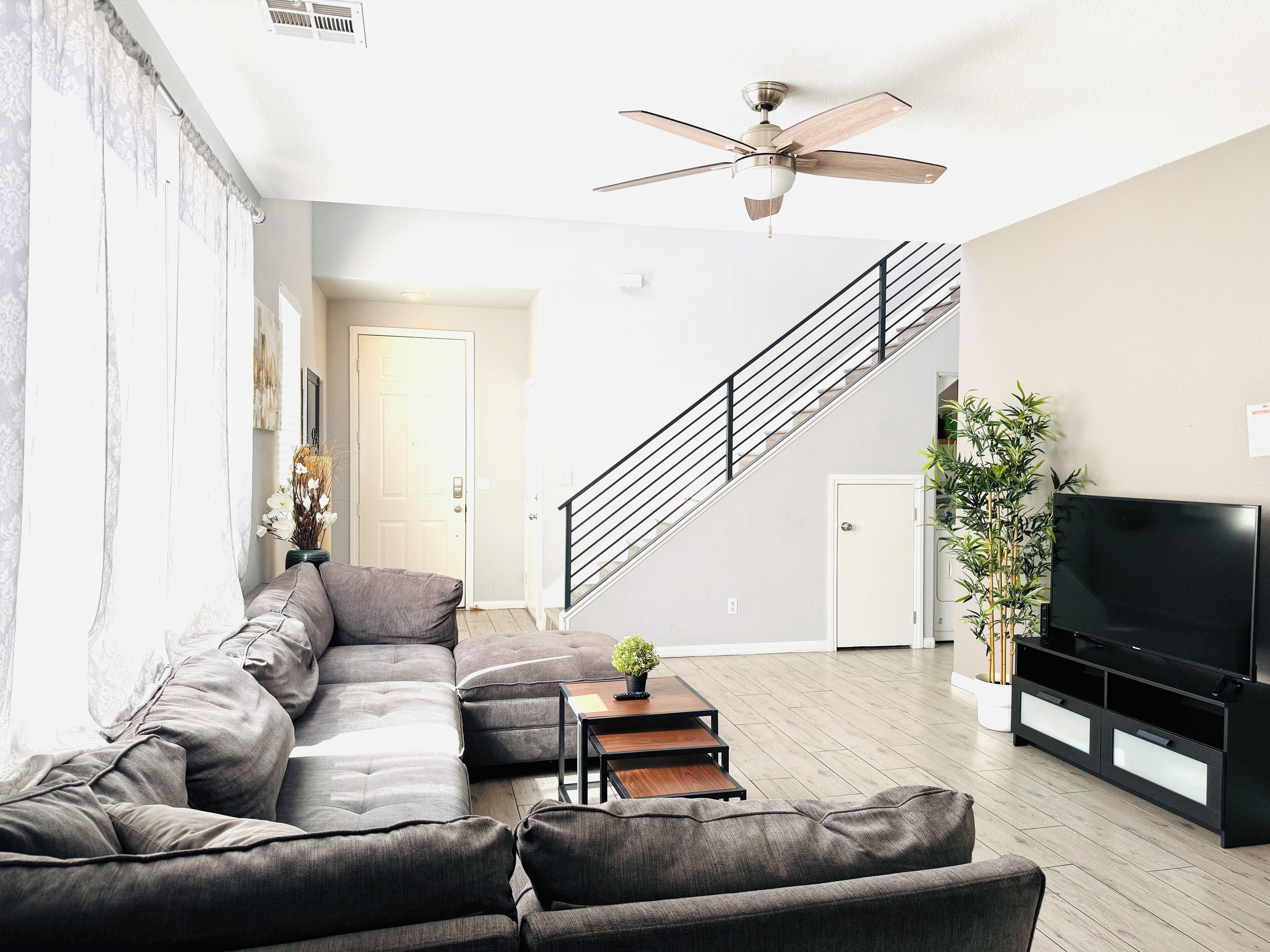 newly remodel entire house , 13 minutes to strip and CC and close to malls