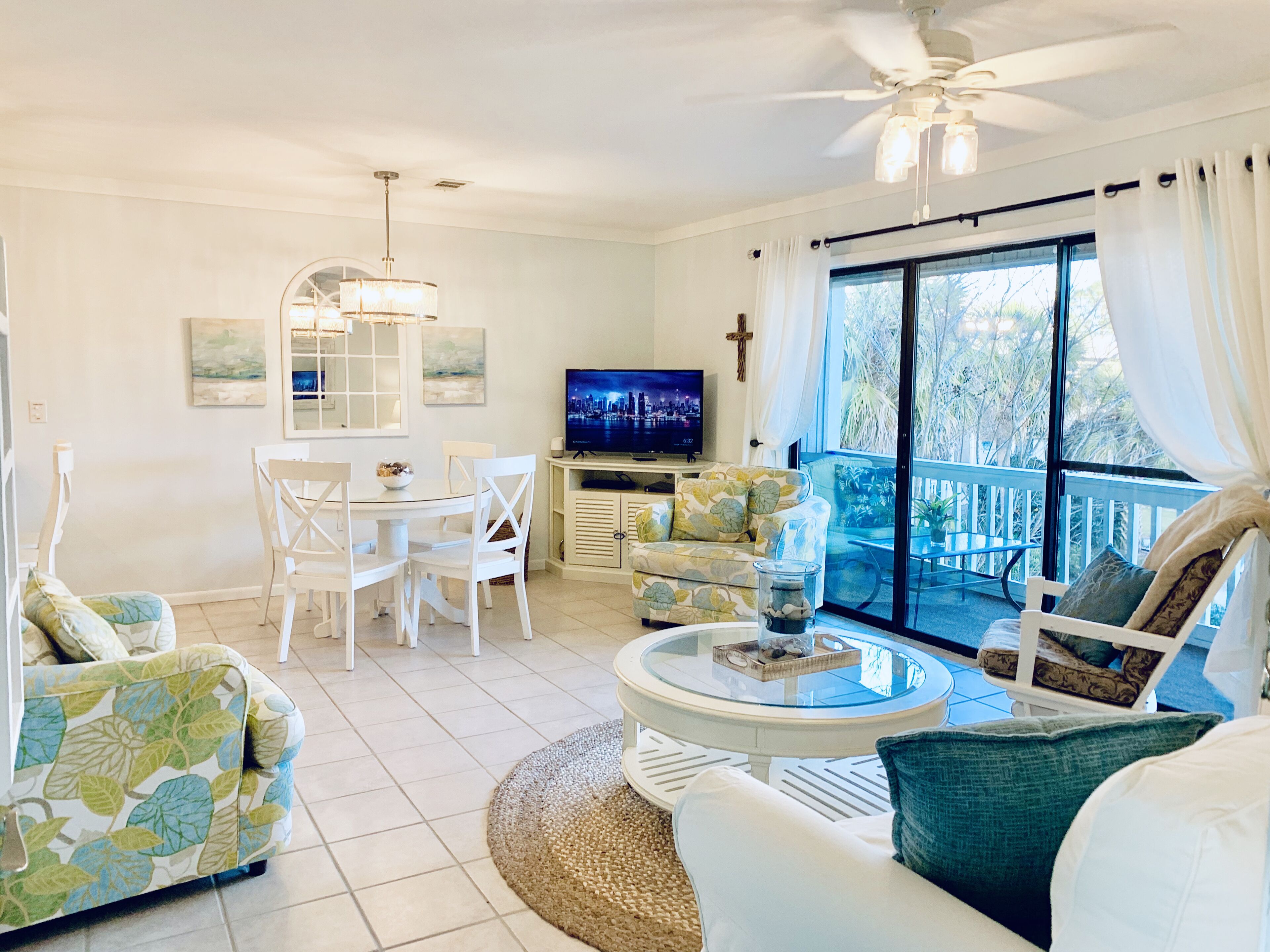 智能电视、Netflix、Hulu、DVD 播放器