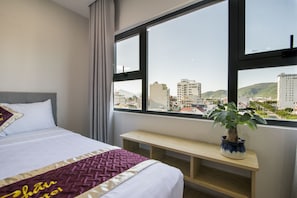 Chambre Triple | Minibar, bureau, Wi-Fi gratuit, draps fournis