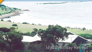 A holiday retreat with a view of a beach and ocean. - Stone eco-friendly villa, beachfront acreage. Penguins, koalas (Emu Bay)