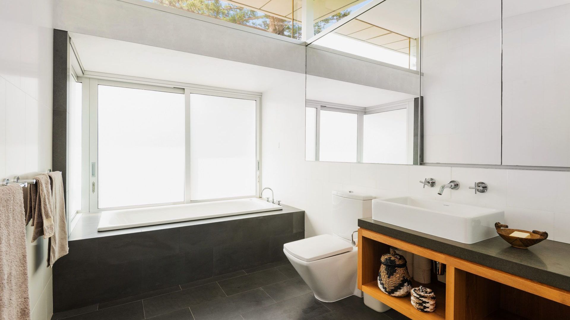 SURFBREAK by Palm Beach Holiday Rentals — image 16