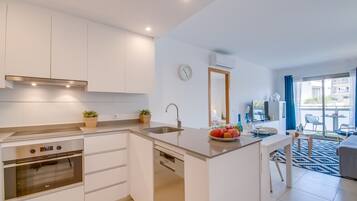 Réfrigérateur, micro-ondes, four, lave-vaisselle