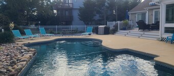 Tropical Beach House With In-Ground Pool