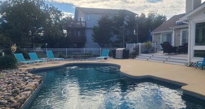 Casa de playa tropical con piscina enterrada