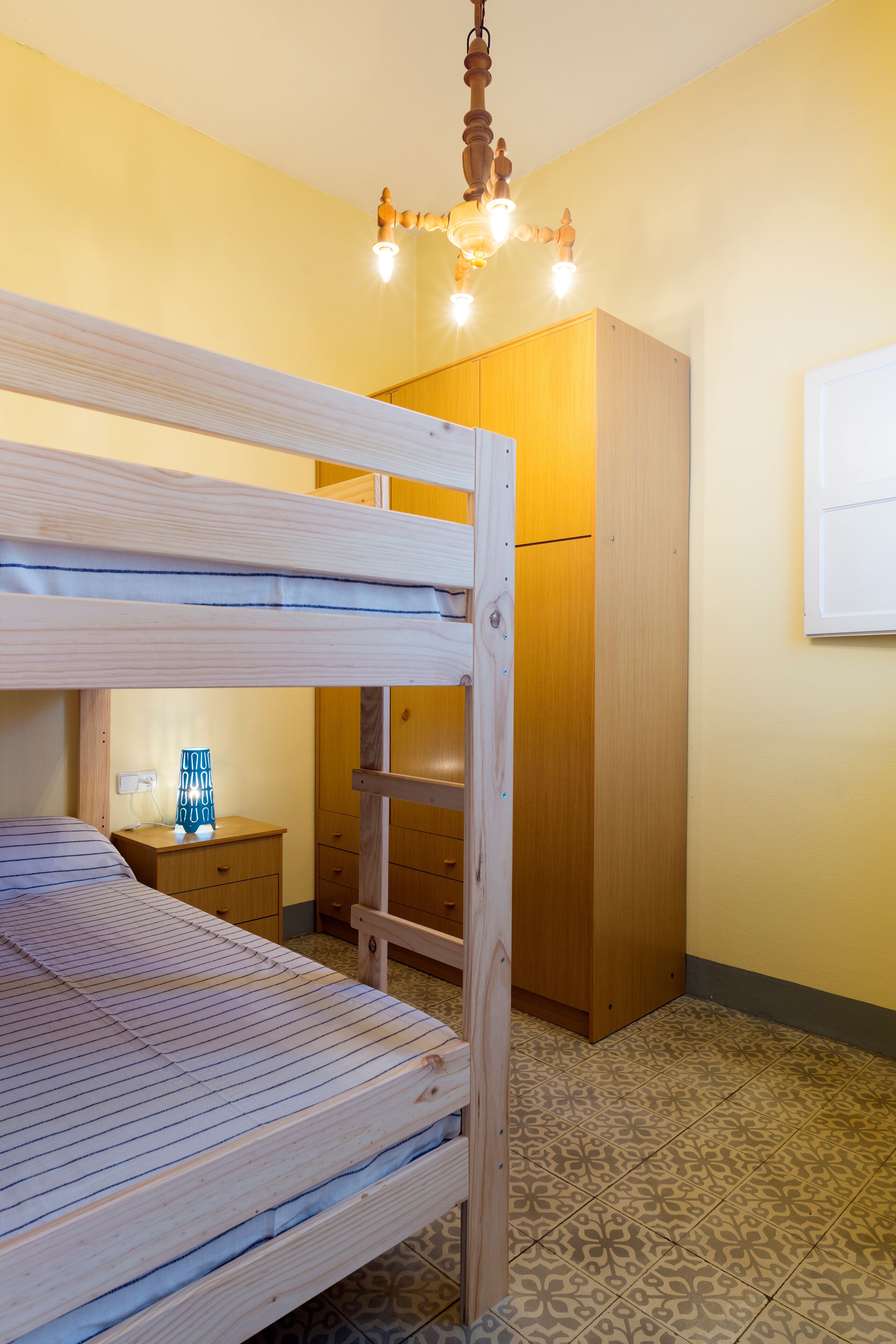 3 slaapkamers, een strijkplank/strijkijzer, gratis wifi, beddengoed