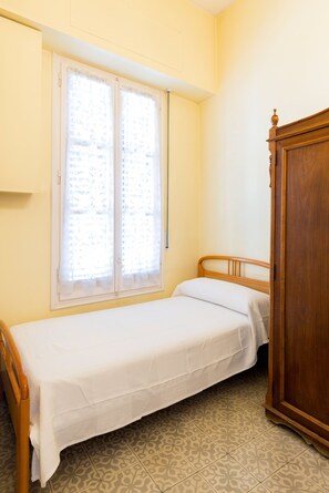 3 bedrooms, iron/ironing board, free WiFi, bed sheets - Terraced house at the beach. Barcelona. Free Wifi (Canet de Mar)
