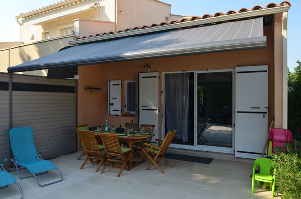 تناول الطعام بالخارج