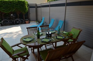 تناول الطعام بالخارج