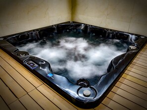 Baignoire à remous intérieure