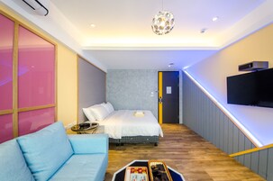 Desk, blackout curtains, soundproofing, free WiFi