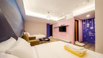 Standard Quadruple Room, Bathtub