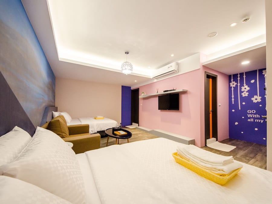 Standard Quadruple Room, Bathtub | Desk, blackout curtains, soundproofing, free WiFi